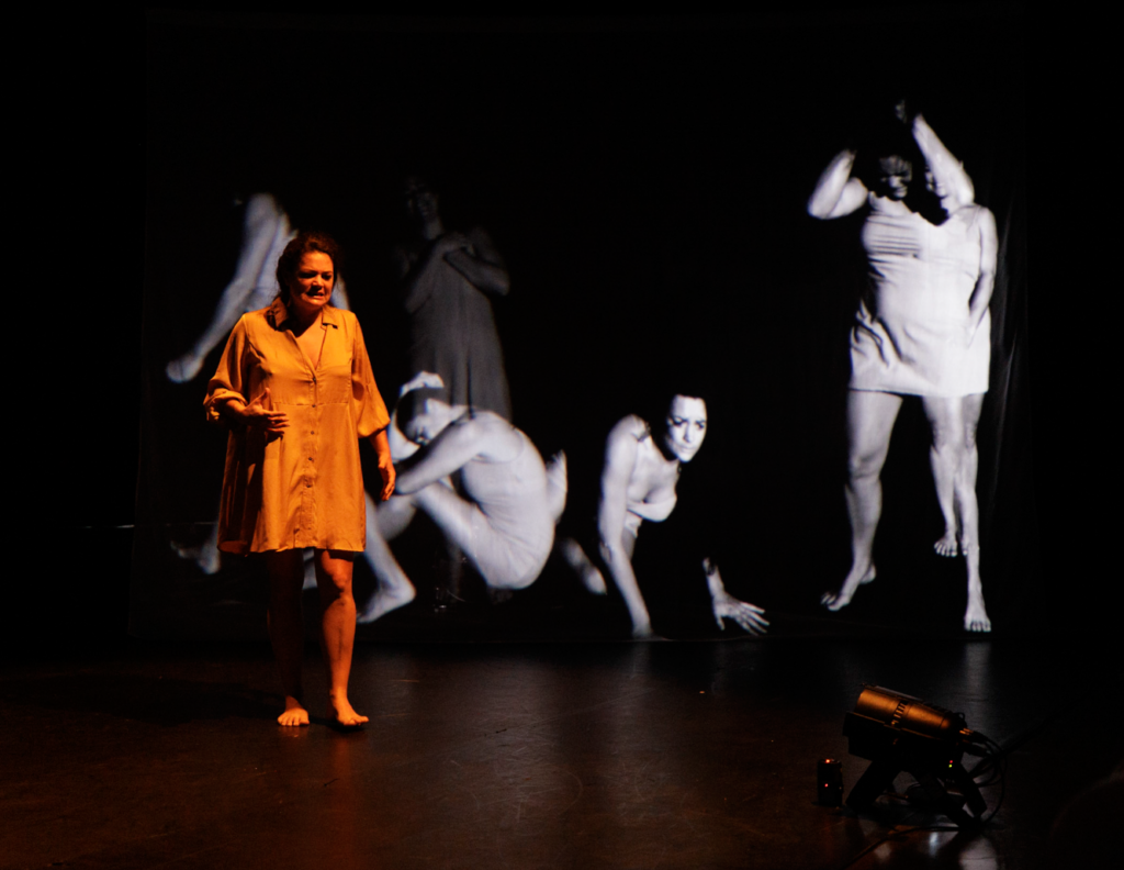 Bleu(s) — Spectacle immersif, Théâtre et scénographie engagée, vue 11