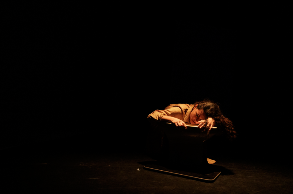 Bleu(s) — Spectacle immersif, Théâtre et scénographie engagée, vue 13