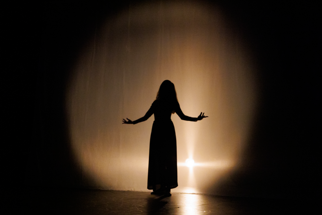 Bleu(s) — Spectacle immersif, Théâtre et scénographie engagée, vue 4
