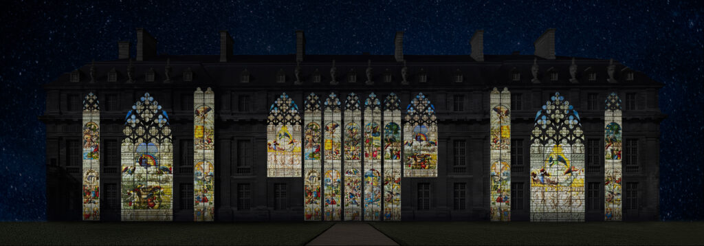 Vitraux historiques projetés sur les ouvertures du Pavillon du Roi à Vincennes