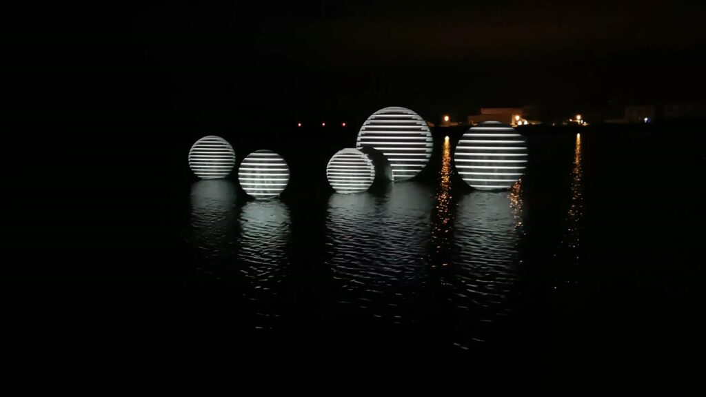 Archipels — trames lumineuses sur les volumes, Étel